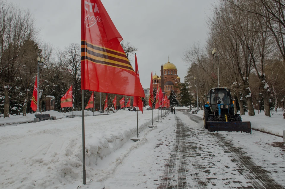 Братская могила на Аллее Героев.
