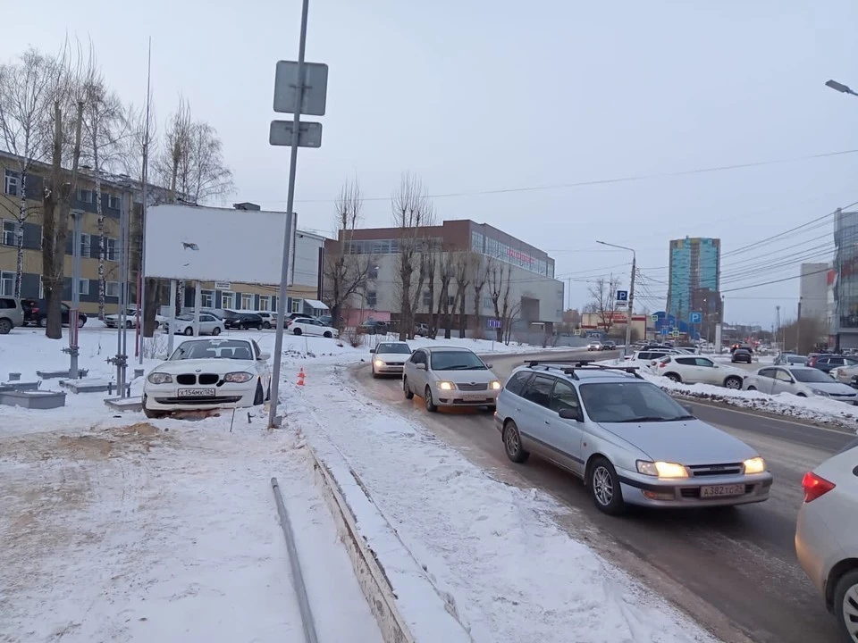 Экс-супруг женщины, сбившей 8-летнего ребенка на тротуаре в Красноярске, пытался шантажировать отца мальчика. Фото: ГИБДД Красноярск
