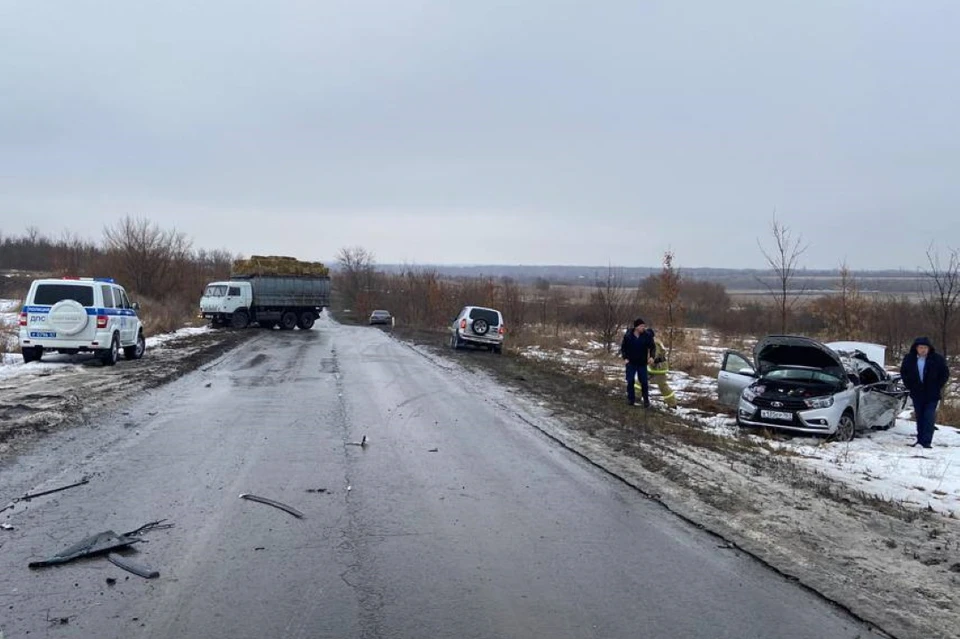 Медицинская помощь понадобилась водителю легковушки. Отдел пропаганды УГИБДД по Ростовской области