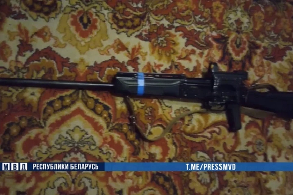 Оружие, из которого стреляли по силовикам. Фото: МВД Беларуси