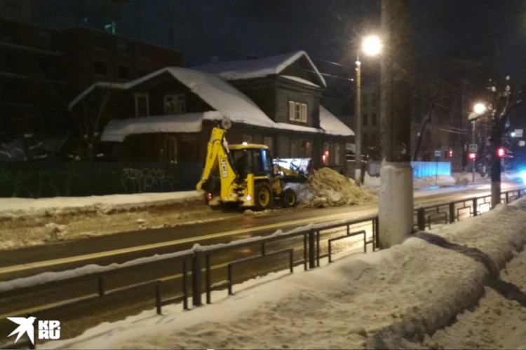 На расчистке снега в Твери работает в два раза меньше техники, чем три года назад