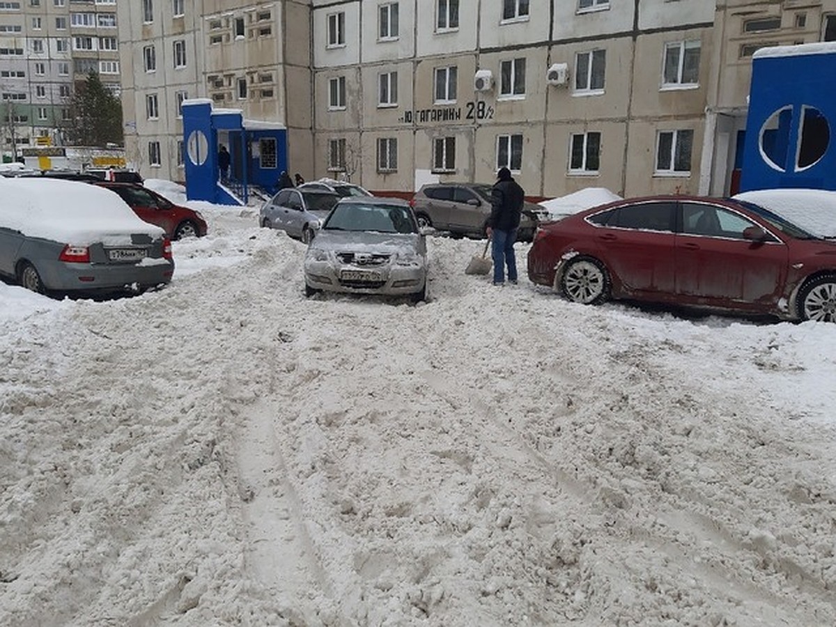 Только посмотрите, сколько снега во дворах Уфы. Это антирекорд мэрии за  долгие годы - KP.RU