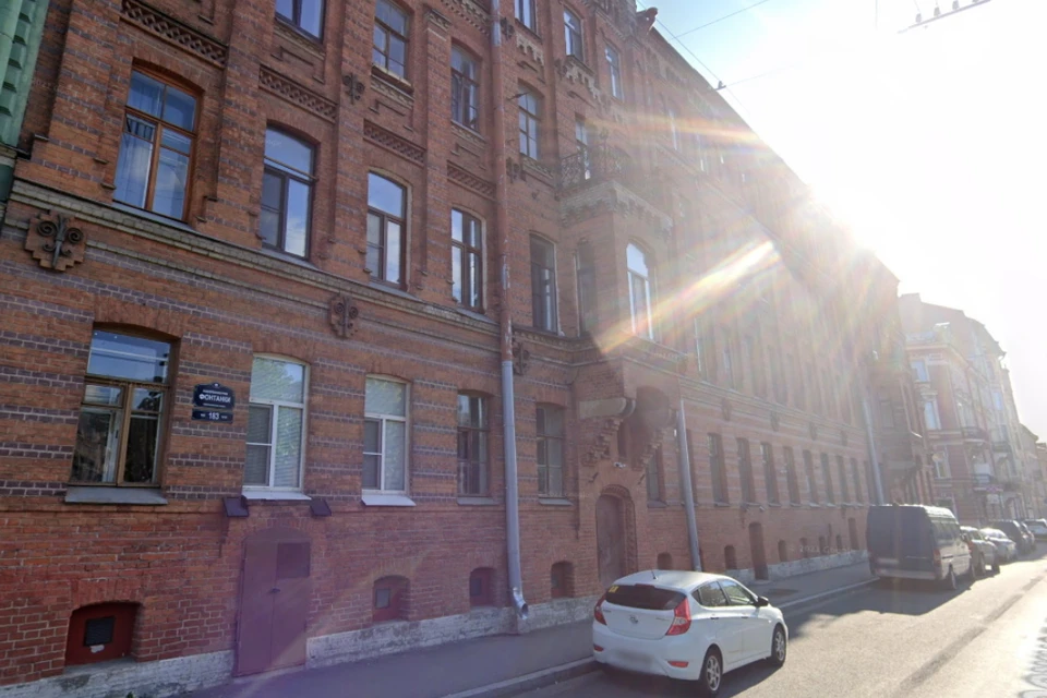 Сильный пожар в коммуналке произошел на набережной реки Фонтанки в Петербурге. Фото: google.com/maps