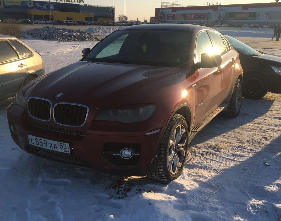 Хозяин автомобиля за несколько миллионов рублей задолжал сотни тысяч за нарушение ПДД. Фото: УМВД по Омской области.
