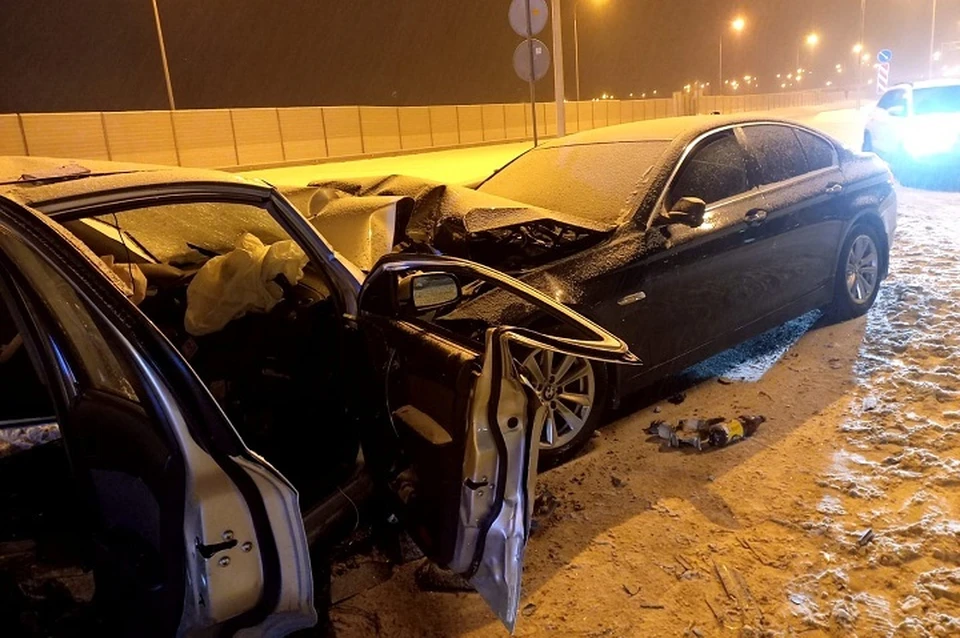 Водитель Chevrolet Aveo влетел во встречный BMW Фото: ГИБДД Екатеринбурга