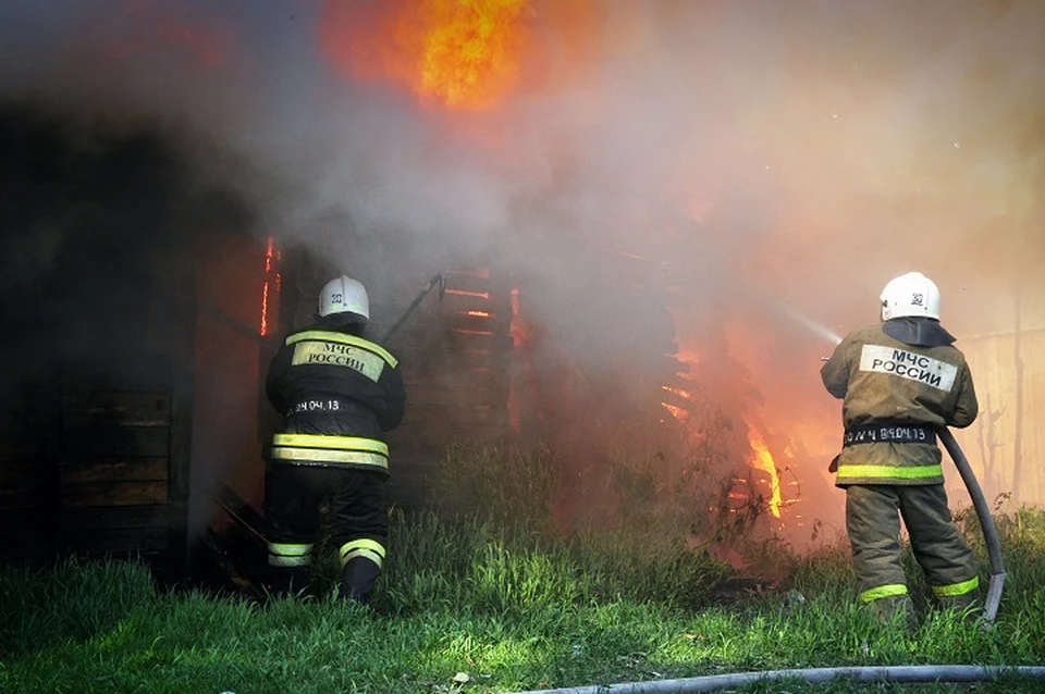 В Хабаровске произошел пожар в бараке