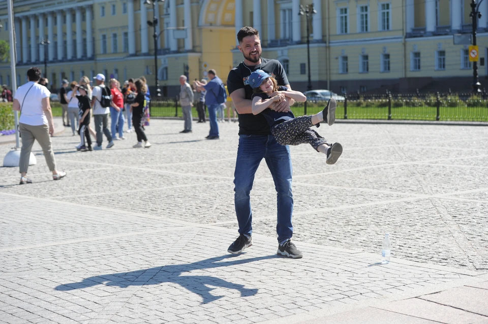 В ЗакСе Петербурга определились с Днем Отца и задумались над Днем Тещи