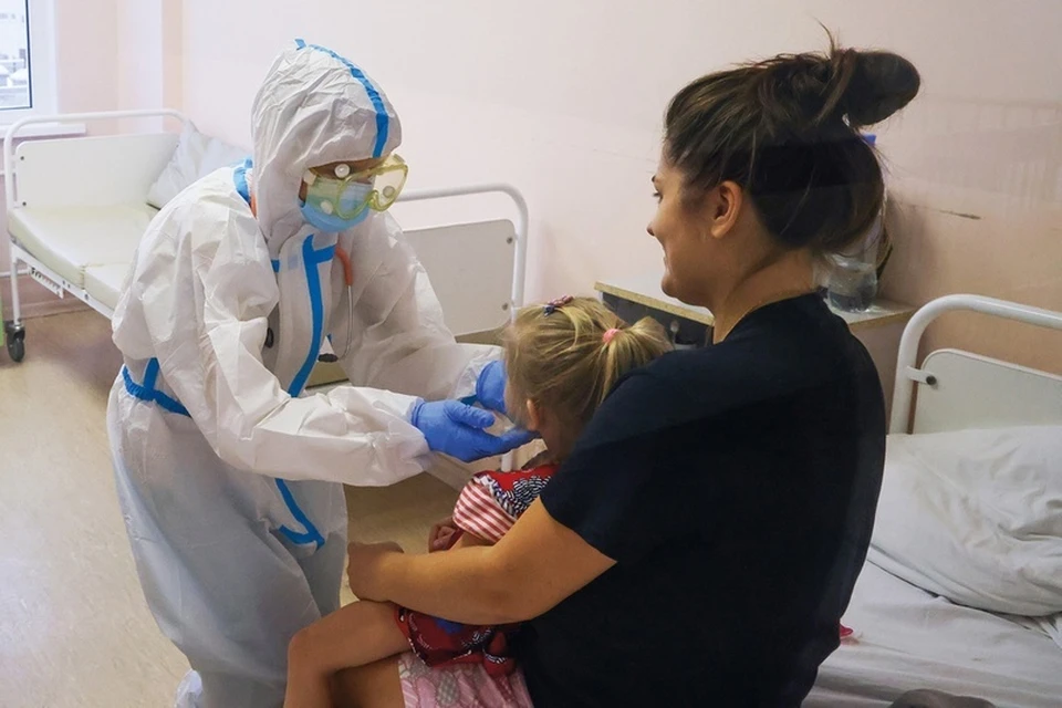 В Смоленске на базе ковидного госпиталя развернули 55 детских инфекционных коек. Фото: 360tv.ru, tass.ru.