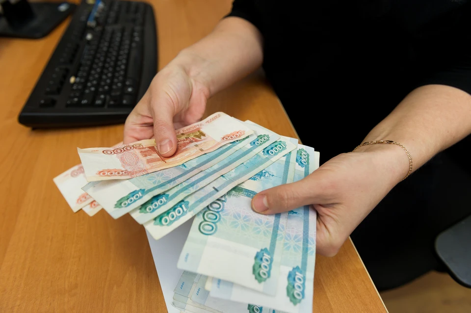 Пенсионер отдал мошенникам "из банка" 4,5 млн рублей.