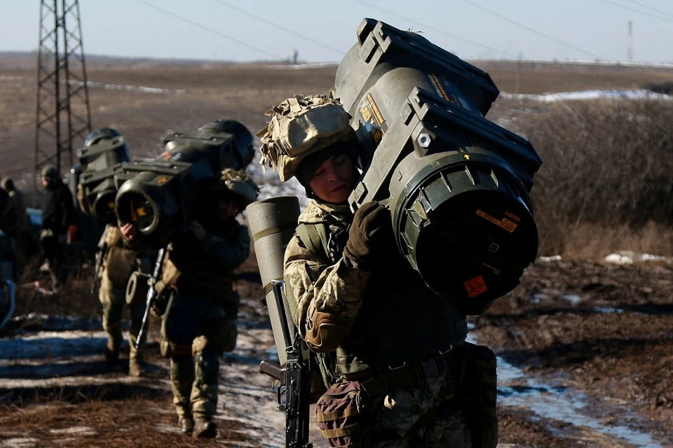 В Минобороны России сообщают, что по данным разведки, подразделения и военнослужащие Вооруженных сил Украины массово покидает ранее занятые позиции, бросает вооружение.