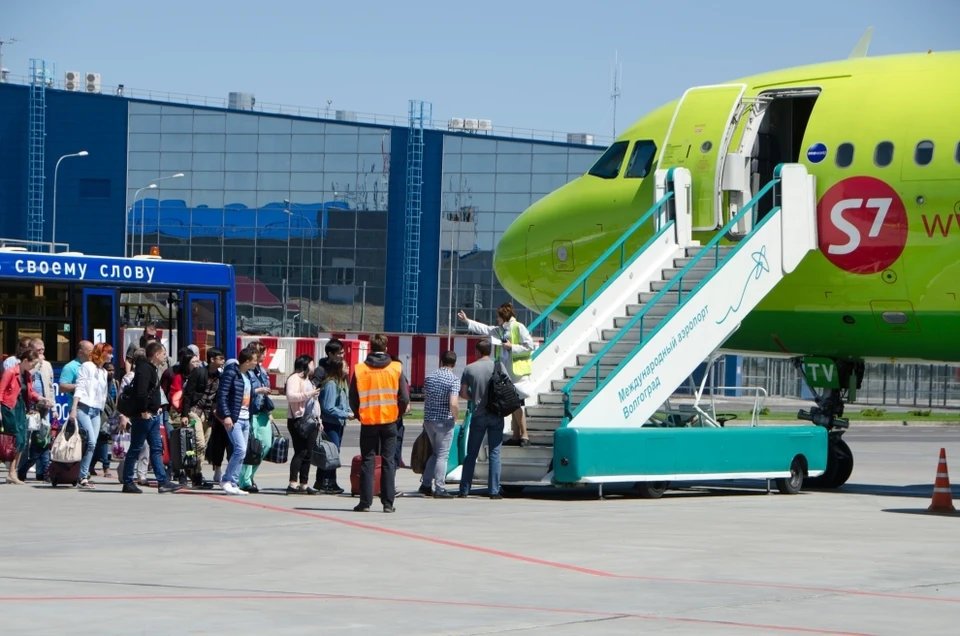 Волгоградский аэропорт не попал в список тех, которые приостановили прием и отправку рейсов.
