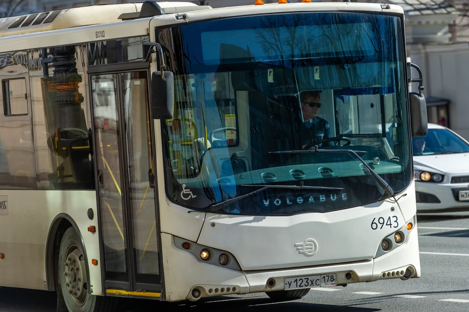В Петербурге к 2024 году обновят троллейбусы и автобусы