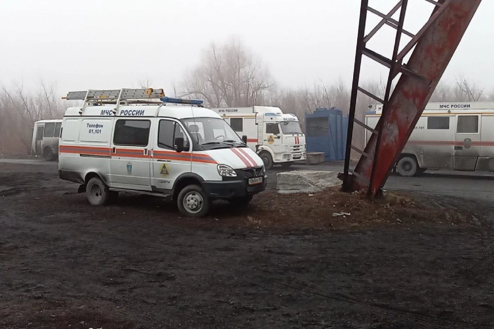 Рабочих продолжают вызволять из плена в шахте "Обуховская". Фото: ГУ МЧС