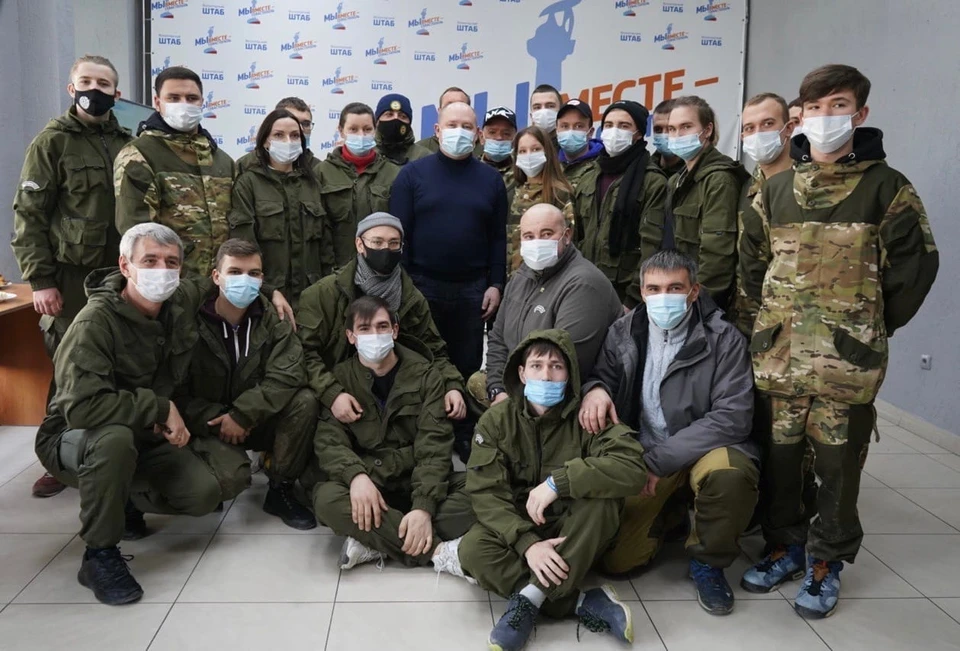 С волонтерами, вернувшимися из Ростова, встретился губернатор Севастополя Михаил Развожаев
