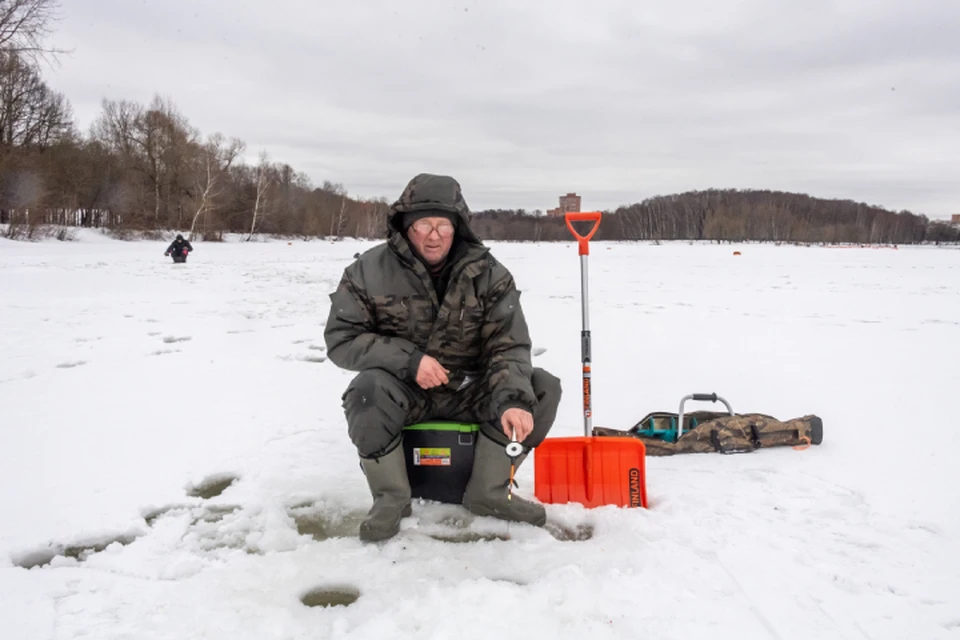 Рыбаков просят соблюдать правила безопасности при выходе на лед.