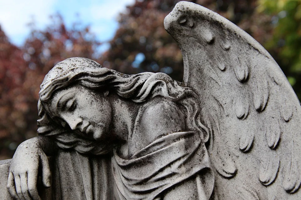 Закон о погребении и похоронном деле пытаются переписать уже в третий раз. Фото: pixabay.com/statue.