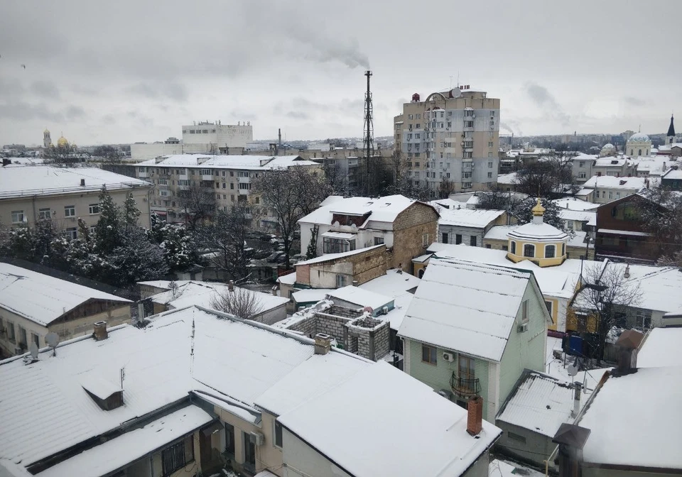 Жители Симферополя вновь могут наблюдать красивые снежные пейзажи