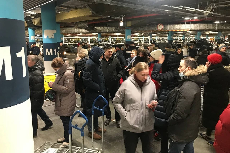 В Мега-Дыбенко разогнали очередь в Ikea.