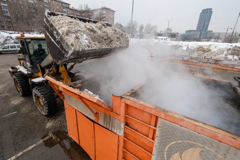 В Новосибирске не хватает спецтехники для уборки дорог.