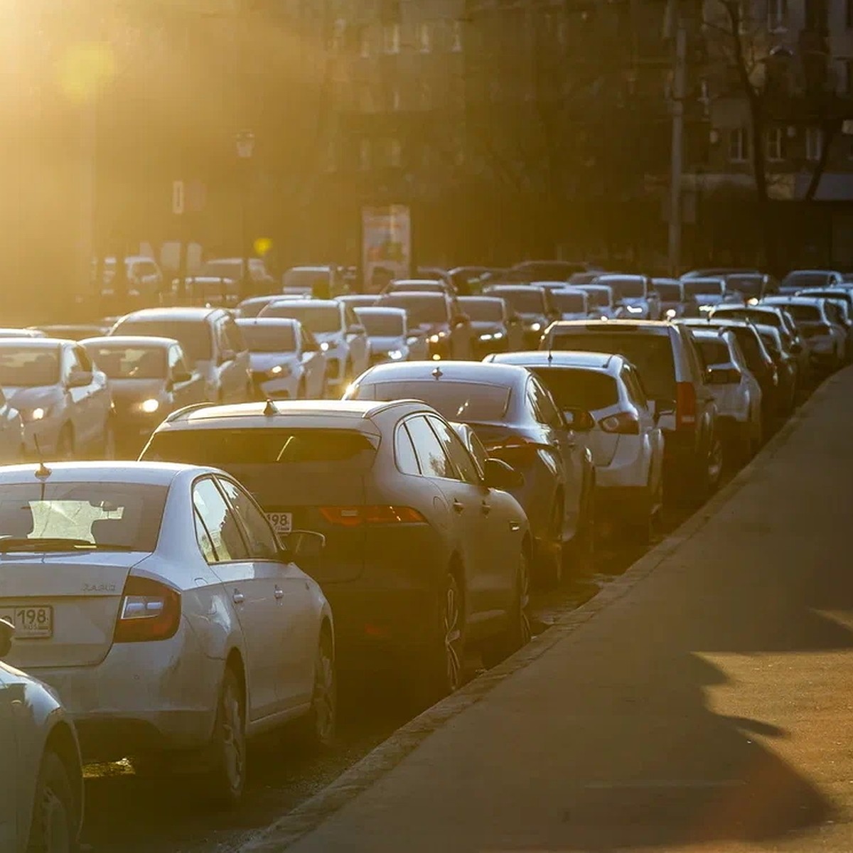 За пять лет число автомобилей в Санкт-Петербурге сократилось почти на 400  тысяч - KP.RU