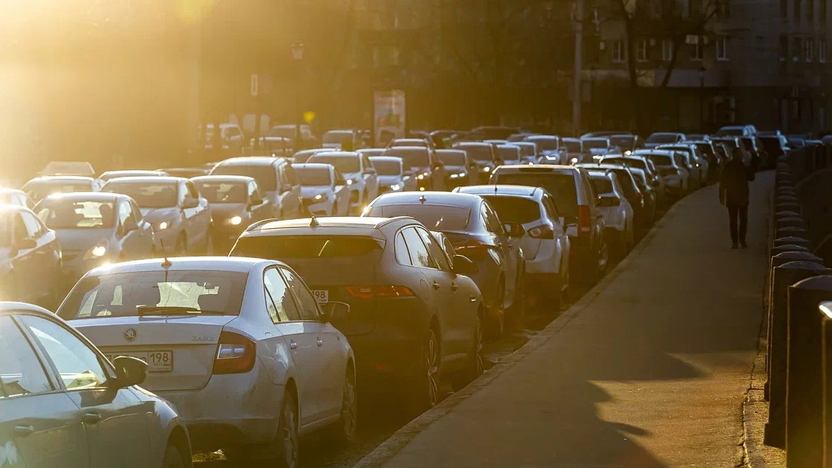 За пять лет число автомобилей в Санкт-Петербурге сократилось почти на 400  тысяч - KP.RU