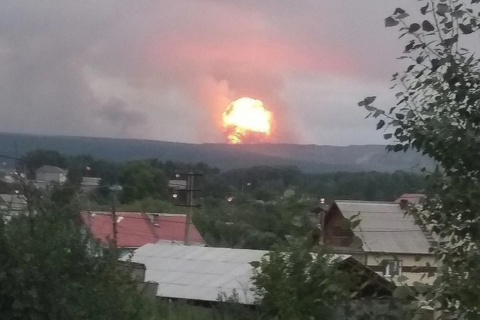 По делу о взрывах боеприпасов в Каменке будет судить трех сотрудников склада. Фото: соцсети