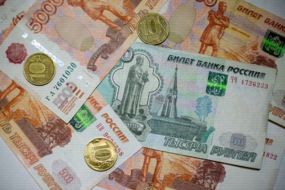 Судебные исполнители взыскали средства мужчины, находящиеся в банке.