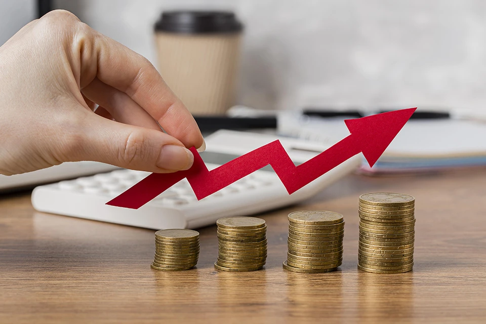 Уралсиб повысил ставку по карте «Прибыль» до 18%. Фото: freepik.com.