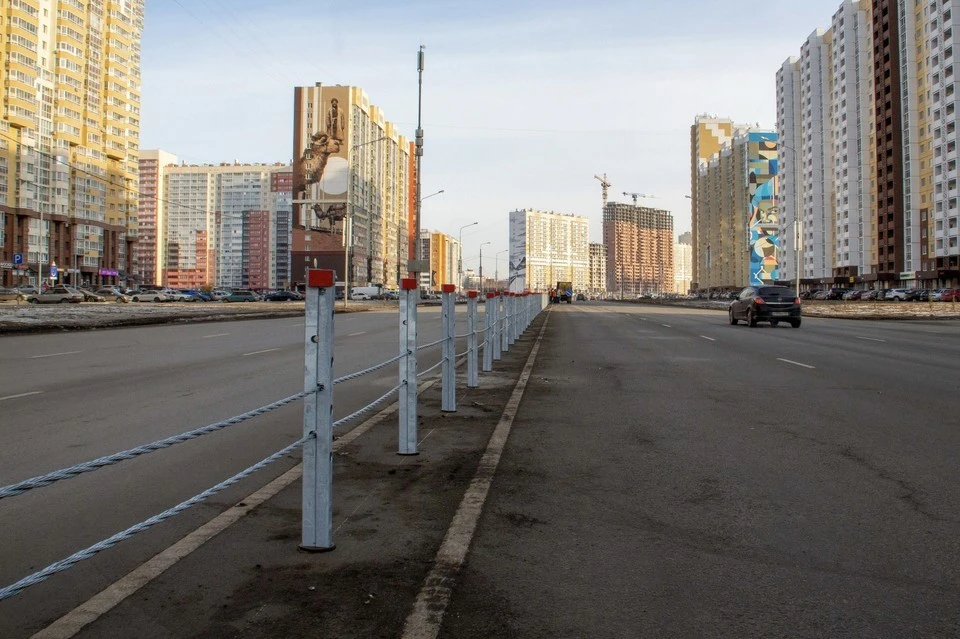 Такие тросовые ограждения начали ставить в 2020 году. Фото: Челябинский урбанист/vk.com