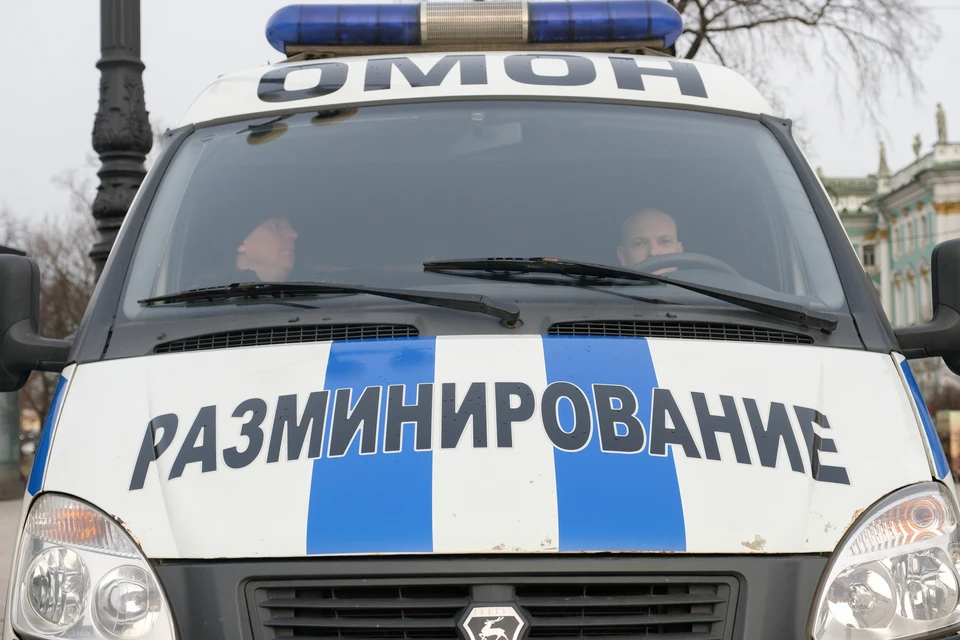 Неадекватный мужчина угрожал взорвать ресторан на Невском проспекте