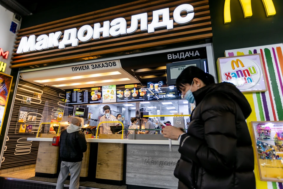 Компания "Макдоналдс" объявила об остановке работы на российском рынке после начала военной спецоперации на Украине.