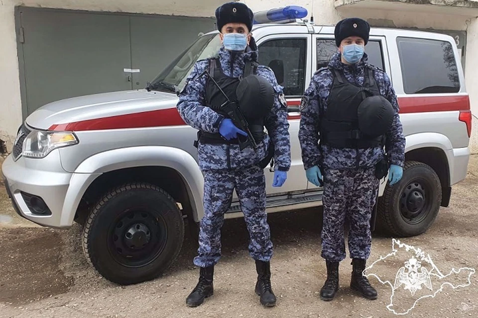 В Севастополе росгвардейцы задержали пьяного студента, который дебоширил в общежитии. Фото: Росгвардия