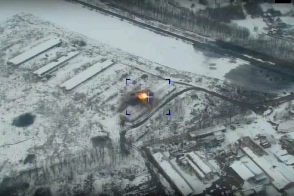 Уничтожение склада с вооружением ВСУ ударом высокоточного ракетного вооружения. Фото: стоп-кадр видео МО РФ от 19 марта 2022 года