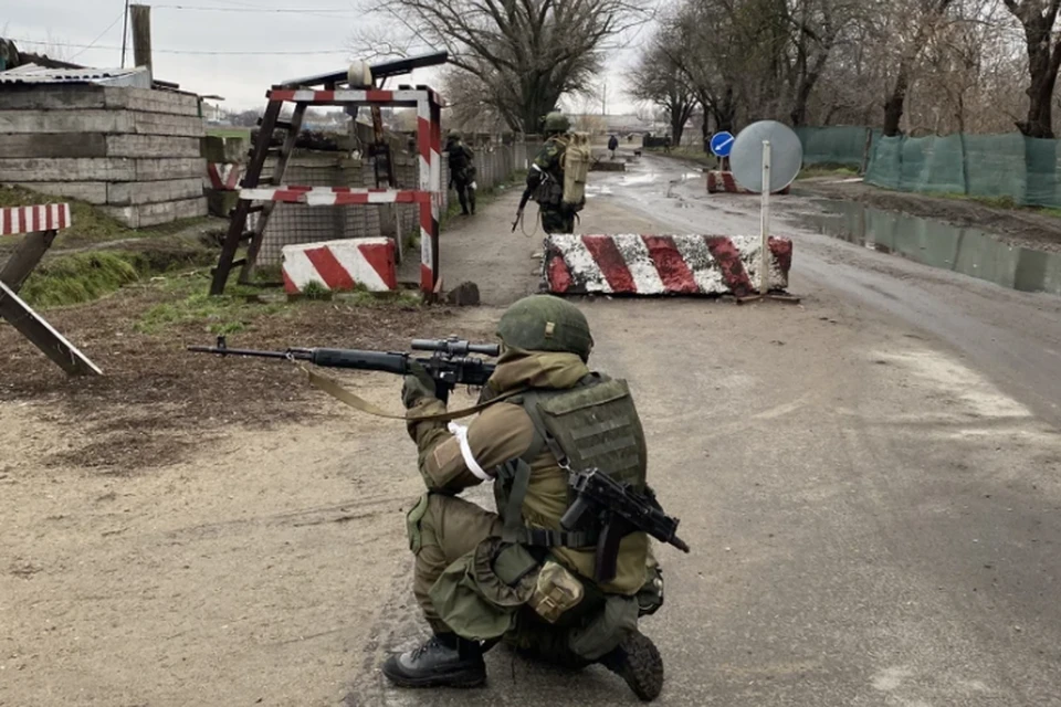Военнослужащие Республики продолжают освобождать ДНР от украинских боевиков