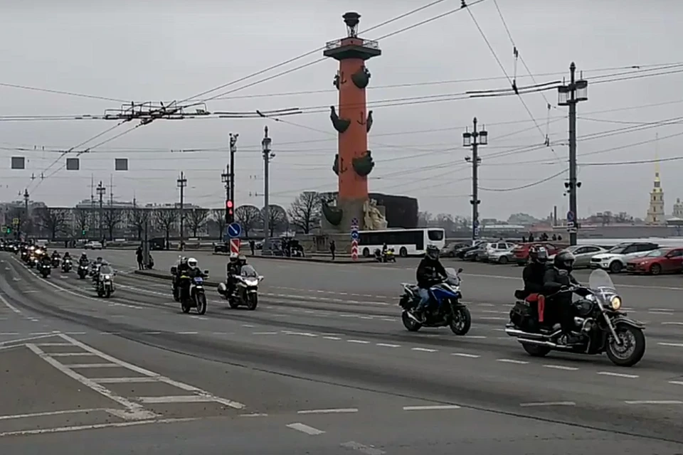 Байкеры открыли сезон в Петербурге. Фото: vk.com/spb_today / Дарья Крезова