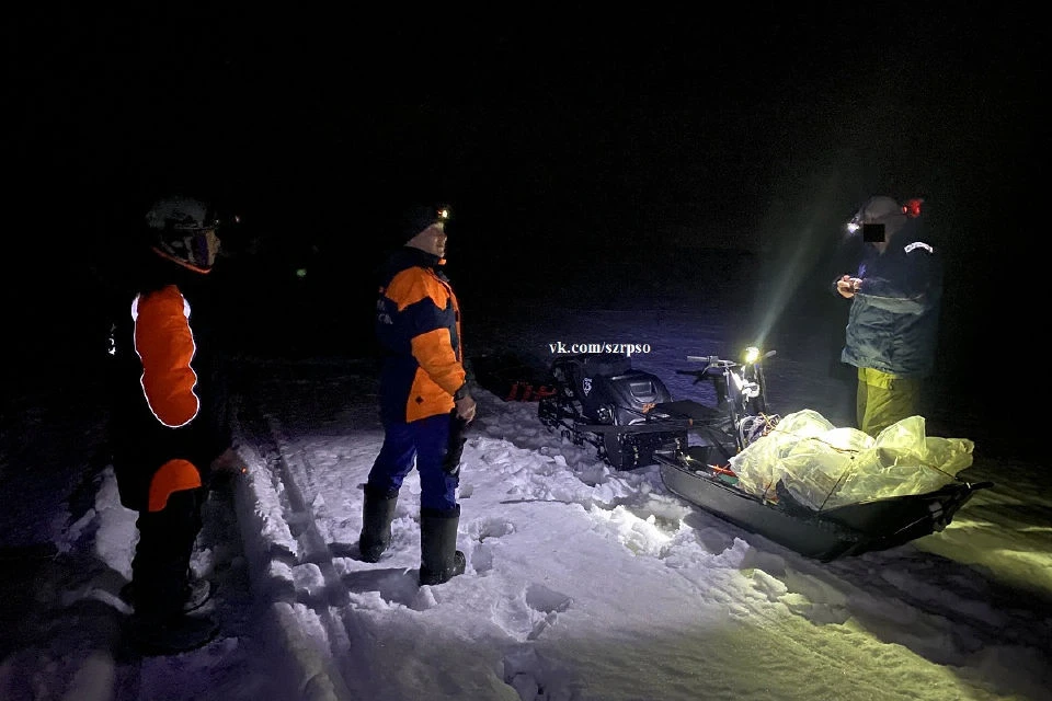 Спасатели помогли высвободить застрявший мотобуксировщик. Фото: vk.com/szrpso
