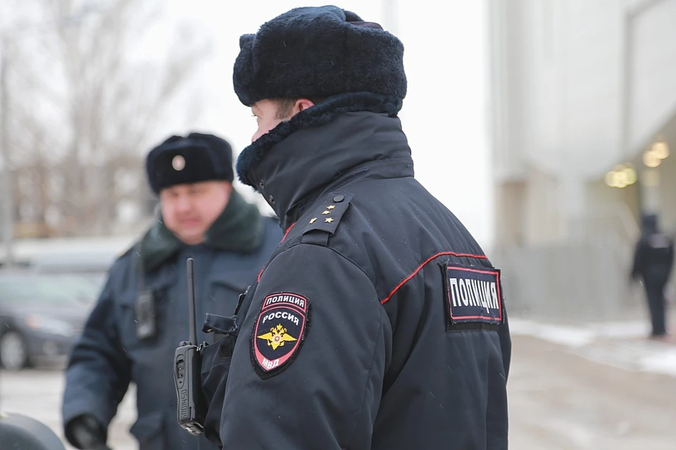 В Красноярске неизвестный надругался над студенткой Академии МЧС в подъезде
