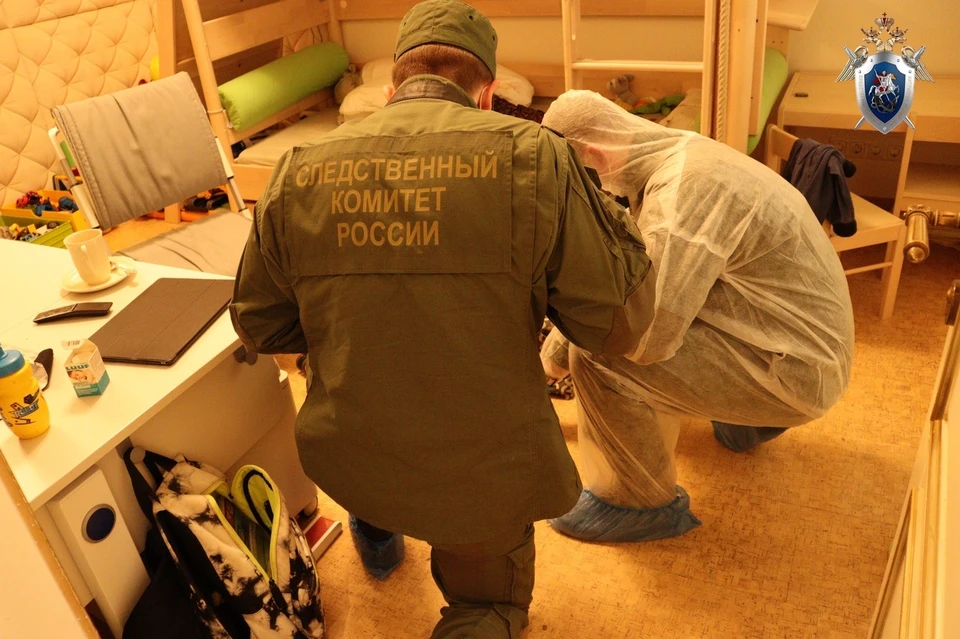 Бизнесмен, его супруга и двое маленьких детей были найдены убитыми в своей квартире в центре города.