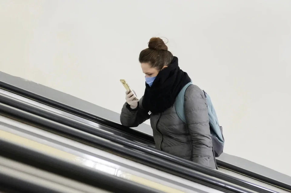 Подросток упал с эскалатора в метрополитене Петербурга.