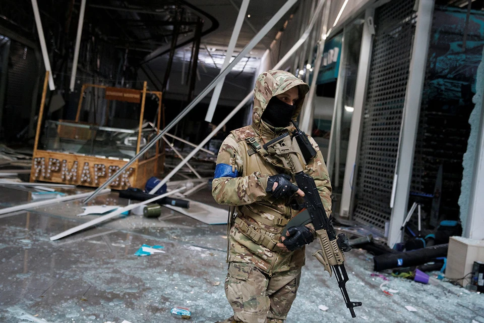 Украинские боевики нападают на мирных граждан.