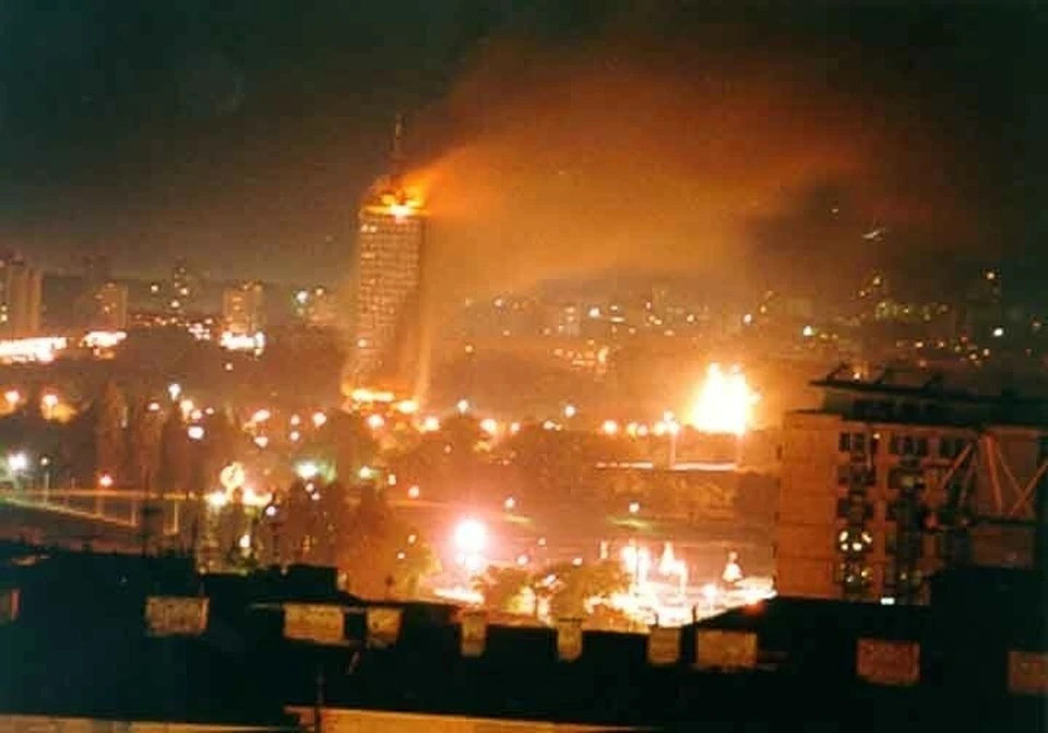 Апрель 1999 года. Белград горит после бомбардировки силами НАТО.