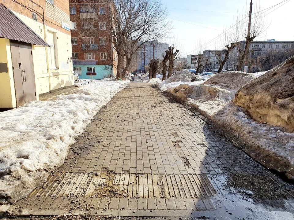 Тротуар на улице Карла Либкнехта. Фото: Фарит Губаев