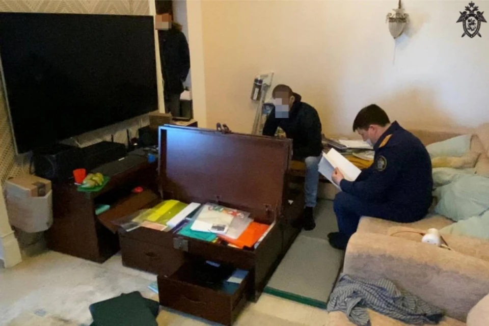 Вину в совершении преступлений подсудимый признал в полном объеме.