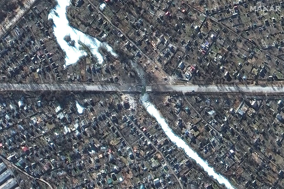 В Чернигове взорван автомобильный мост через реку Десна на киевском направлении.