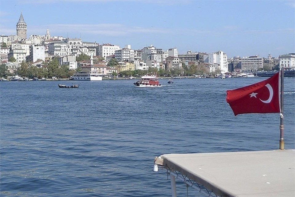 Турция изучает найденную в Босфоре мину для установления ее принадлежности