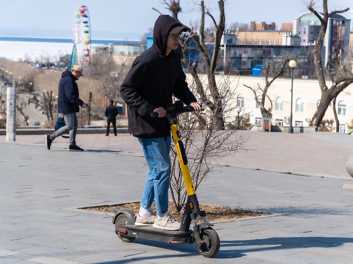 Если начнут угонять, то самокат будет «сопротивляться»: столицу Приморья  захватил электротранспорт - KP.RU