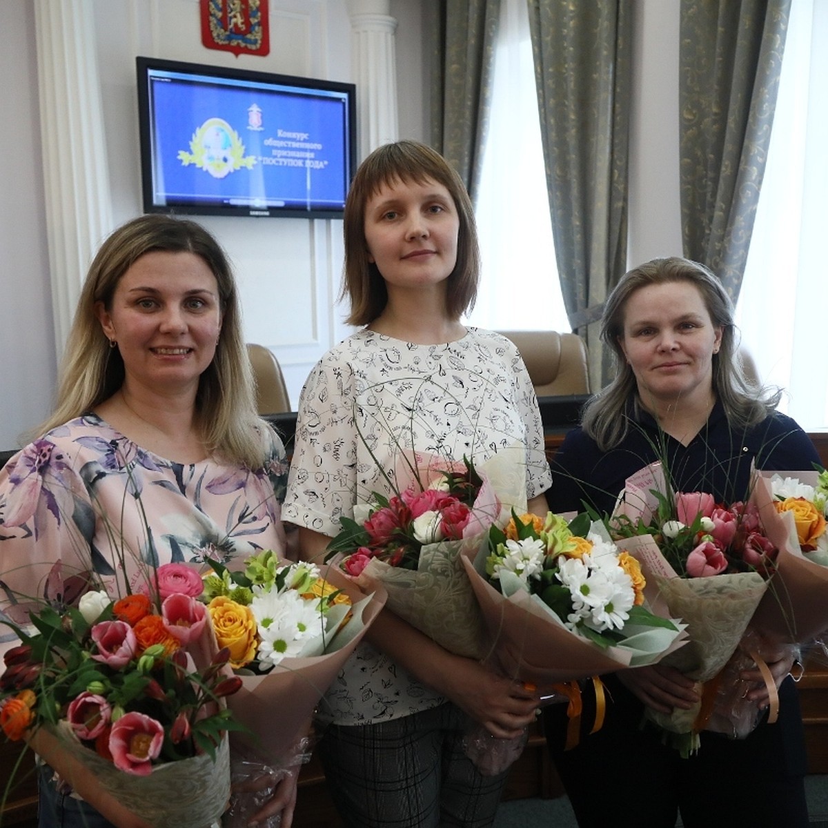 В Красноярске наградили трех воспитательниц, задержавших устроившую  стрельбу в детском саду Полину Дворкину - KP.RU