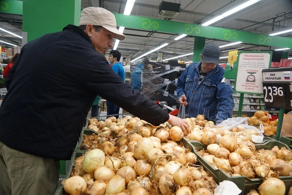 Теперь килограмм репчатого лука можно купить в среднем за 40,23 рубля