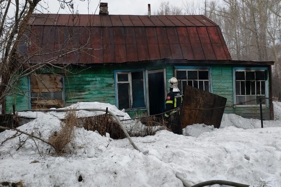 Огонь потушили за 25 минут. Фото: МЧС по НСО
