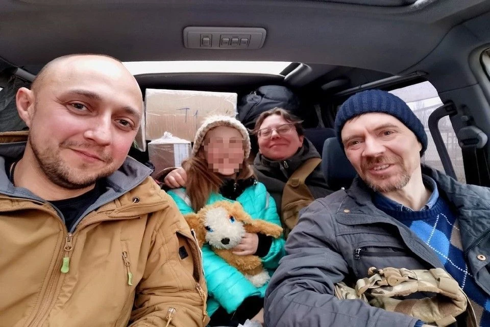 Теперь девочка будет в безопасности с мамой. Фото: Алексей Носов